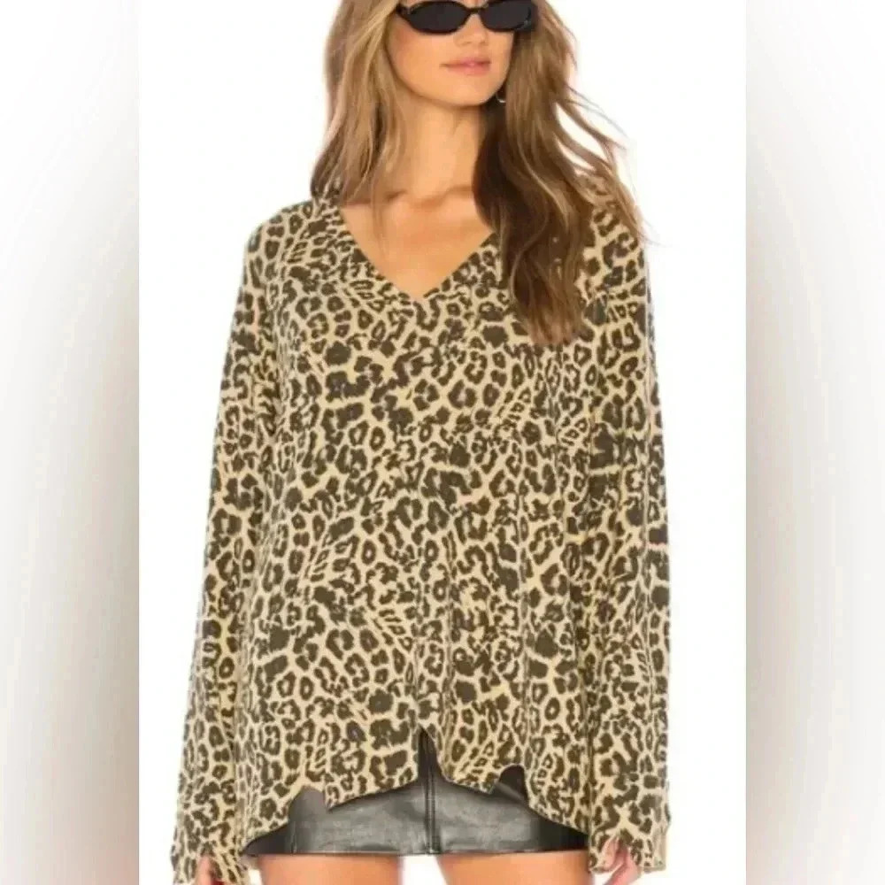 Women LNA Tan Black Leopard Print V-Neck Bitten Hem Pullover Sweater Sz Small